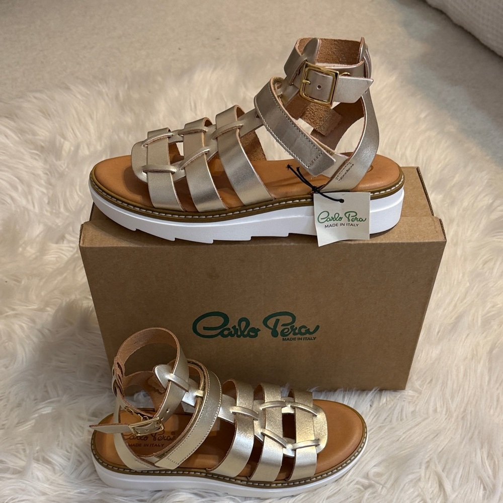 New, women’s Fisherman Cup Gladiator Gold Sandals Sz 39